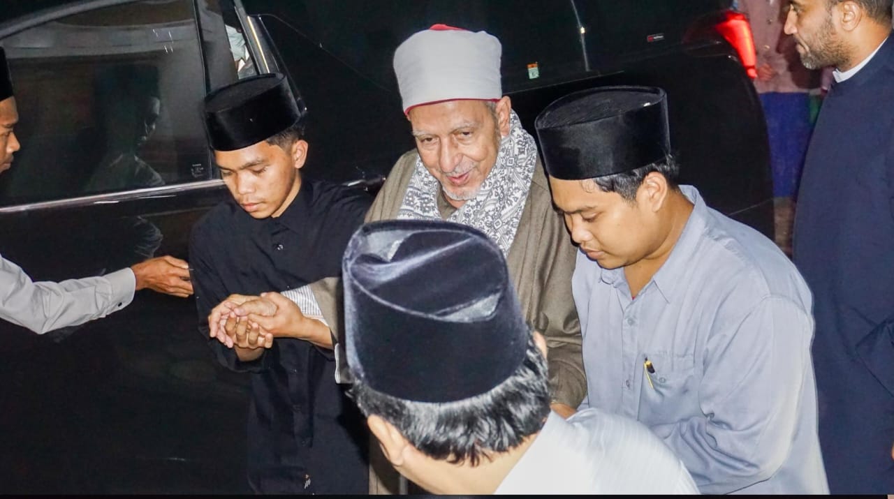 Menyambut Guru Besar Bahasa Arab Al-Azhar, Syaikh Fathi Abdurrahman Hijazi